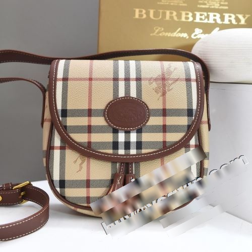  オリジナリティに富んだバッグ バッグ ショルダーバッグ 芸能人に愛用者続出 BURBERRYコピー  2022 バーバリーコピー  