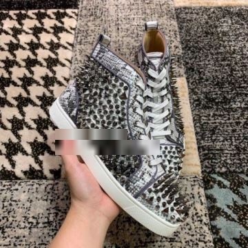 ムダな装飾を排したデザイン 2022 シューズ 軽い履き心地 カジュアルシューズ  Christian Louboutinコピー クリスチャンルブタンコピー     