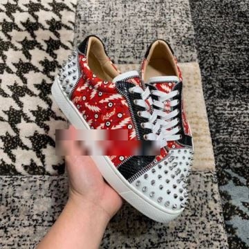 お買い得品 クリスチャンルブタンコピー カジュアルシューズ シューズ コーデ 知的なムードを演出 2022 Christian Louboutinコピー    
