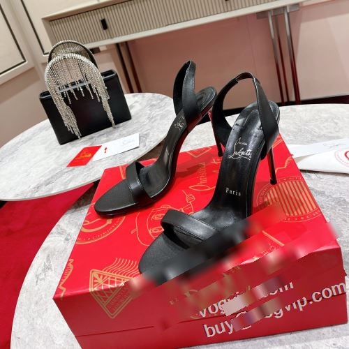 首胸ロゴ 2023 クリスチャンルブタンブランド 偽物 通販 Christian Louboutin パンプス サンダル 足馴染みのいい