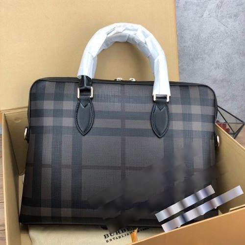 バーバリー BURBERRY 日本未入荷モデル 2022 37x27cm バーバリーブランド 偽物 通販 ビジネスバッグ シンプルな外観