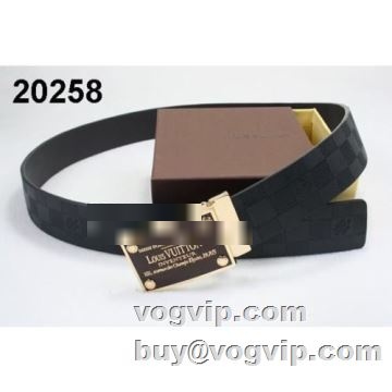 ルイ ヴィトンコピー 2022新作 秋のお出かけに最適 ルイ ヴィトン LOUIS VUITTON ベルト 風合いが出る