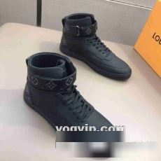 優しい色合い ルイ ヴィトンブランド 偽物 通販 2022 ハイトップシューズ ルイ ヴィトン LOUIS VUITTON スニーカー