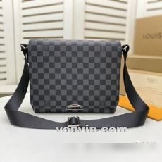 全国無料お買い得2023 ルイ ヴィトン LOUIS VUITTON District ショルダーバッグ 大人っぼい ルイ ヴィトンスーパーコピー