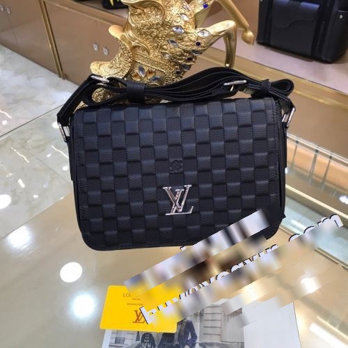 2023最新入荷 ルイ ヴィトン LOUIS VUITTON ショルダーバッグ ブランドスーパーコピー 大人のセンスを感じさせる