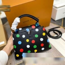 利便性に優れ 2023 ルイ ヴィトンコピー ブランド LOUIS VUITTON 大人気☆NEW!! Capucines ハンドバッグ 2色可選