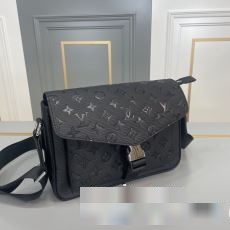 耐久性に優れ LOUIS VUITTON ルイ ヴィトン 斜め掛けバッグ ショルダーバッグ ルイ ヴィトンブランド 偽物 通販 メンズ ショルダー クロスボディバッグ ディスカバリー?バムバッグ [並行輸入品]