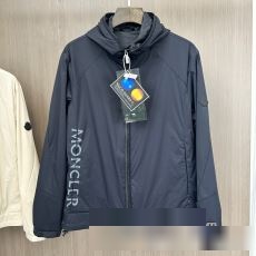 モンクレールスーパーコピー激安 お洒落に魅せる 2023秋冬 MONCLER ブルゾン 2色可選 撥水加工の施された