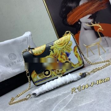 争奪戦必至 VERSACEコピー ムダな装飾を排したデザイン ショルダーバッグ 2022 ヴェルサーチコピー 