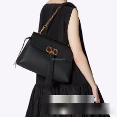 海外セレブ定番愛用 2022秋冬 ショルダーバッグ ヴァレンティノスーパーコピー 激安 3色可選 VALENTINO 大容量 ショルダー 調節可能