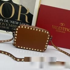 ブランドスーパーコピー 2022秋冬 絶対オススメ? ヴァレンティノ VALENTINO 気軽に持てる ショルダーバッグ 6色可選