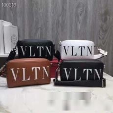 ヴァレンティノスーパーコピー 高級感ある 2022秋冬 ショルダーバッグ VALENTINO 利便性に優れ 4色可選