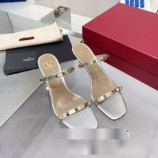 今からの季節にピッタリ！ ヴァレンティノ VALENTINO サンダル パンプス ブランドスーパーコピー 履くだけで足元が華やかになり、結婚式やパーティーなどに最適