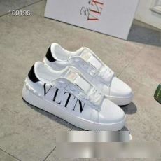 お洒落な存在感 2022 ヴァレンティノ VALENTINOコピーブランド スニーカー レディースシューズ パンツコーデにもスカートコーデにも似合い、幅広い場合で活躍できる
