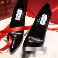 2022 レディースシューズ 好評でした ヴァレンティノ VALENTINO ハイヒール パンプス シューズ スタッズ リベット ヒールサンダル美脚 バイカラーパンプス VALENTINOコピーブランド パーティー 