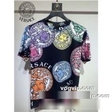 おしゃれ 速乾 VERSACEスーパーコピー 超限定即完売 2022秋冬 ヴェルサーチ VERSACE 半袖Tシャツ