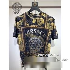 存在感のある スーパーコピー 半袖Tシャツ ストレッチが効いた素材感は、真夏でも快適な着心地を演出します 2022秋冬 ヴェルサーチ VERSACE