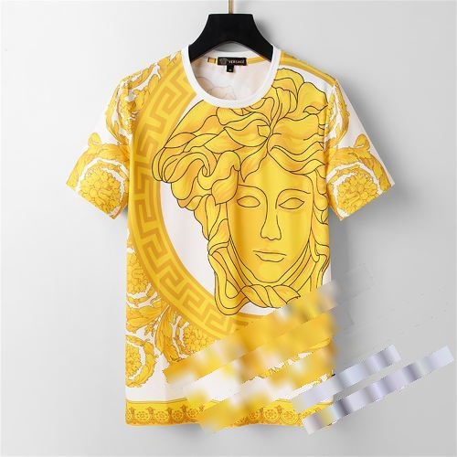 魅力ファッション 半袖Tシャツ ヴェルサーチ VERSACE スポーツからデイリーまで様々なシーンで幅広く活躍する吸汗速乾加工の半袖プリントTシャツのニューバージョン！ ヴェルサーチコピーブランド