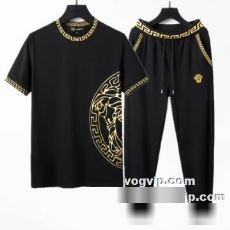 セール 夏 セットアップメンズ半袖ジャージ パンツ 主役になる存在感 ヴェルサーチ VERSACE 半袖Tシャツ コピー ブランド 2色可選