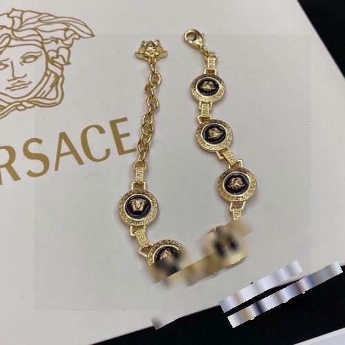 海外限定ライン 2022秋冬 ヴェルサーチスーパーコピー VERSACE ブレスレット 腕の存在感抜群