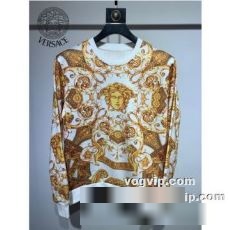 主役になる存在感 2022秋冬 ヴェルサーチスーパーコピー VERSACE プルオーバーパーカー パーカー 自然な肌触り
