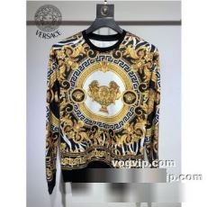 2022秋冬 ヴェルサーチブランドコピー VERSACE 愛らしさ抜群！ プルオーバーパーカー パーカー 人目を惹くデザイン
