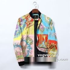 コピーブランド 2022秋冬 今からの季節にピッタリ！ ヴェルサーチ VERSACE ブルゾン 真冬でも温かく過ごせる