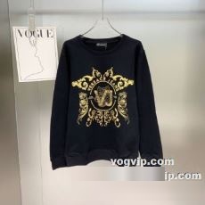 絶対オススメ? ヴェルサーチ VERSACE ブランドスーパーコピー プルオーバーパーカー パーカー お洒落に細身効果