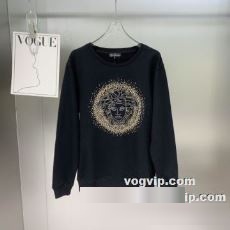 2022秋冬 スーパーコピーヴェルサーチ 最安値！ VERSACE プルオーバーパーカー パーカー 暖かみのある肌触り