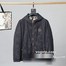 2022秋冬 ヴェルサーチ VERSACE 売れ筋のいい ブルゾン VERSACEコピー 使い勝手が良く