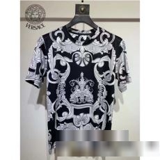 VERSACEスーパーコピー 激安新作入荷2023 ヴェルサーチ偽物ブランド半袖Tシャツ定番人気