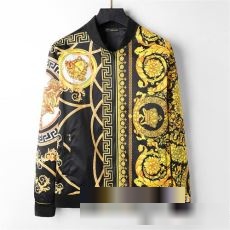 日本未入荷モデル ヴェルサーチスーパーコピー VERSACE 長く愛用できる 2023新作登場 ブルゾン