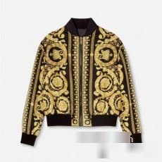 洗練を十分に演出する 2023最新入荷 ヴェルサーチ VERSACE ブルゾン コピー 寒い季節にピッタリの一枚