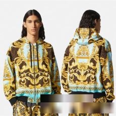 2023新作登場 ヴェルサーチブランド コピー 抜群な楽チン感ある大定番 VERSACE ブルゾン 汚れしにくい