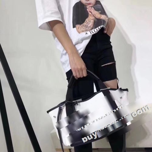  メインルーム BALENCIAGAコピー セレブ愛用の超人気商品 非凡な容量 バレンシアガコピー 2022 ハンドバッグ     