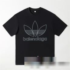 半袖Tシャツ 争奪戦必至 2023春夏 バレンシアガ BALENCIAGAブランド 偽物 通販 2色可選 バリエーションに富む