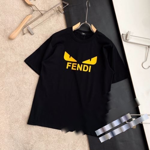 2022 フェンディ偽物ブランド FENDI 半袖Tシャツ 【人気ブログ掲載】 2色可選 上質なコットンを使用して、汗を流しても服が貼りつきにくく、汗冷えを防ぐとともに、肌離れも優れた、快適な着心地を持ってくれます