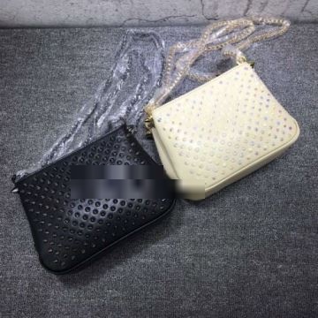 魅力的 クリスチャンルブタンコピー キャリア女性のお悩み解決 ショルダーバッグ カジュアル 2022 Christian Louboutinコピー