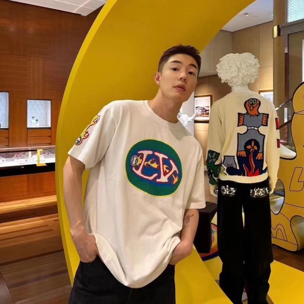 白色で男女兼用LOUIS VUITTON2024年春夏シーズンの半袖Tシャツコピー ルイヴィトン新作