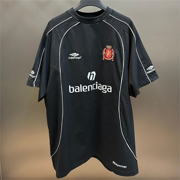 コラボ BALENCIAGA スーパーコピー Ｔシャツ バルセロナ サッカー 10番 バレンシアガ X Manchester United F.C.