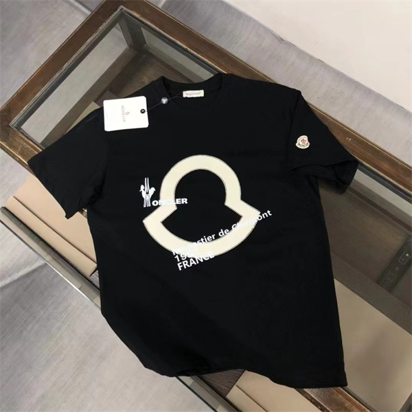 激安超実用MONCLERコピー モンクレール 半袖Tシャツ 肌にやさしく快適 洗練された見た目