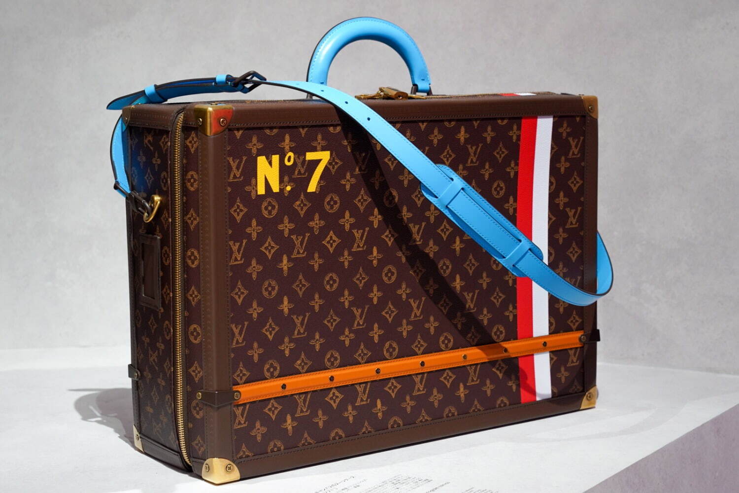 ルイ・ヴィトン「SEE LV」展でメゾンの歴史を展観コピー