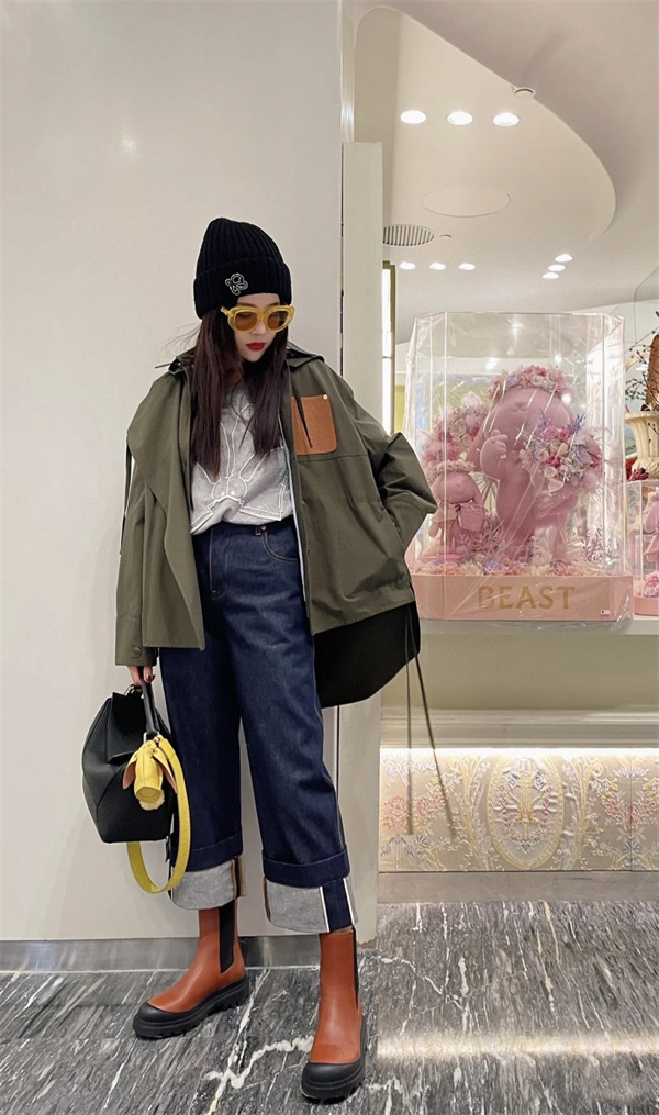LOEWE（ロエベ）コピー甘カラメルキャップ付きレザー縁透かし木綿ツイードジャケットとコットンパーカーコピー