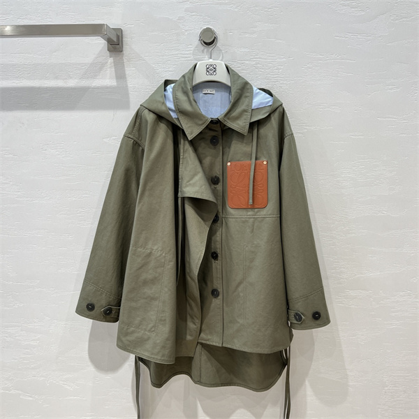 LOEWE（ロエベ）コピー甘カラメルキャップ付きレザー縁透かし木綿ツイードジャケットとコットンパーカー