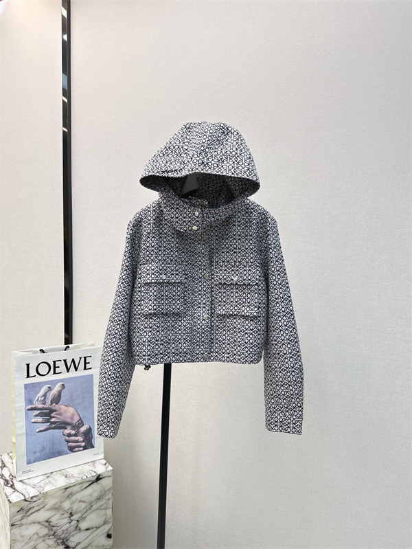 最新のファッショントレンドロエベ（LOEWE）コピー ジャケット：洗練されたスタイルと機能性の融合