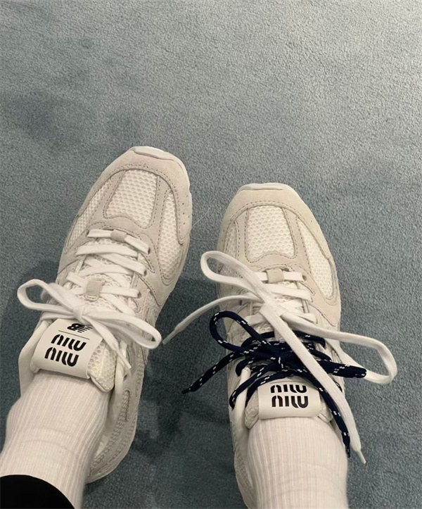 ニューバランス コピーとミュウミュウ コピーが再びコラボ！「New Balance X Miu Miu 530 SL」が