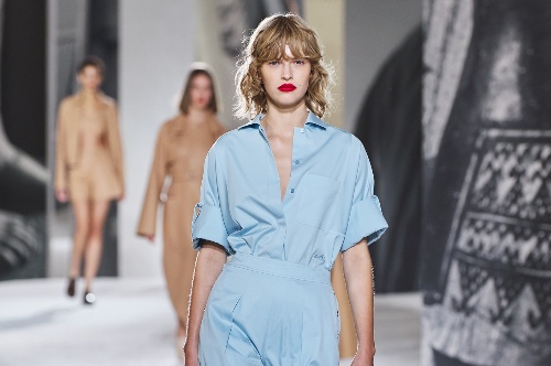 エルメス 2021年春夏ウィメンズコレクション、開放感に満ちた新たなセンシュアリティ
