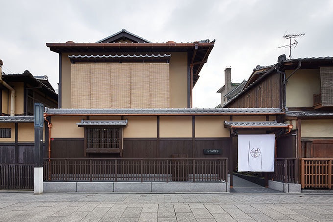 エルメス京都・祇園に期間限定ブティック - 町家に店を構え、11月はスカーフ“カレ”にフォーカスコピー