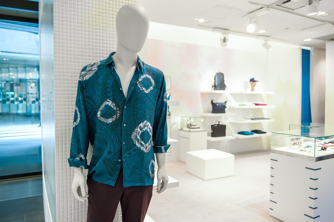 エルメス メンズ期間限定ブティックが伊勢丹新宿店に、タイ・ダイの限定シルクシャツやブレスレットコピー