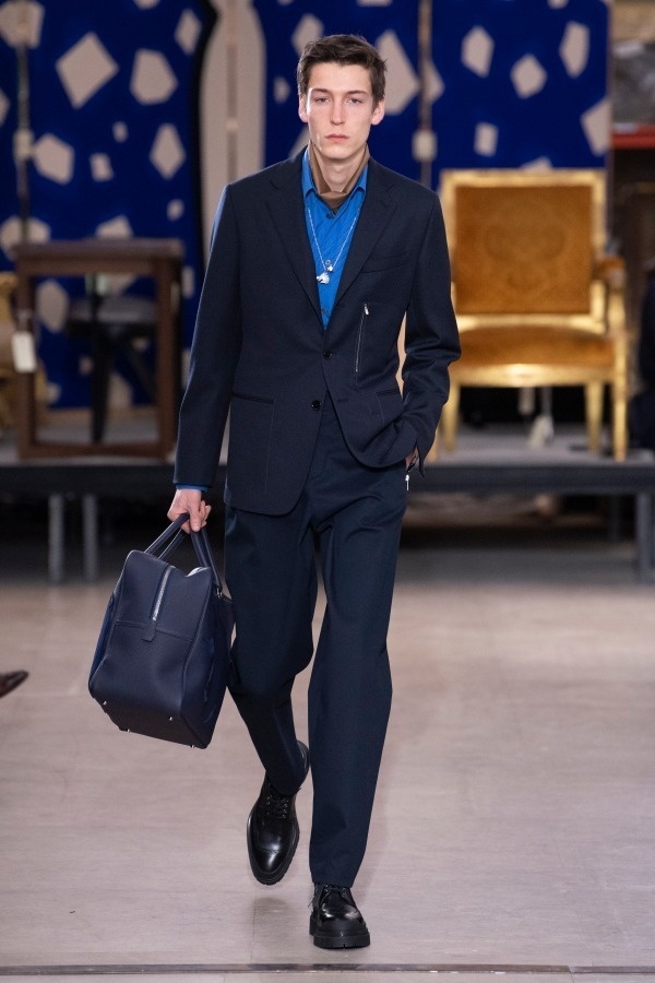 エルメス 2019年秋冬メンズコレクション、フォーマルスタイルから覗かせる紳士の余裕コピー エルメス 2019年秋冬メンズコレクション、フォーマルスタイルから覗かせる紳士の余裕コピー